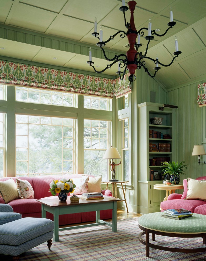 Idee per un soggiorno classico di medie dimensioni e chiuso con pareti verdi, sala formale, pavimento in legno massello medio e pavimento beige