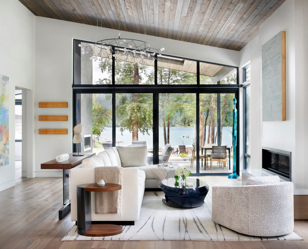 Свежая идея для дизайна: открытая гостиная комната в современном стиле с белыми стенами, паркетным полом среднего тона, горизонтальным камином, коричневым полом, сводчатым потолком и деревянным потолком - отличное фото интерьера