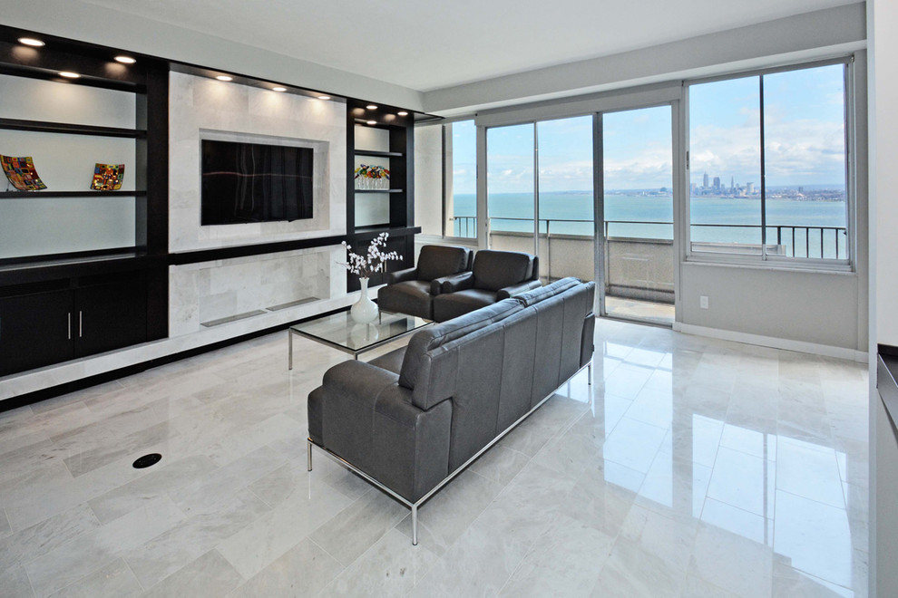 Foto di un soggiorno moderno di medie dimensioni e aperto con pareti grigie, pavimento in marmo, nessun camino, parete attrezzata e pavimento bianco