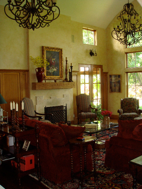 Photo of a traditional living room in Dallas.