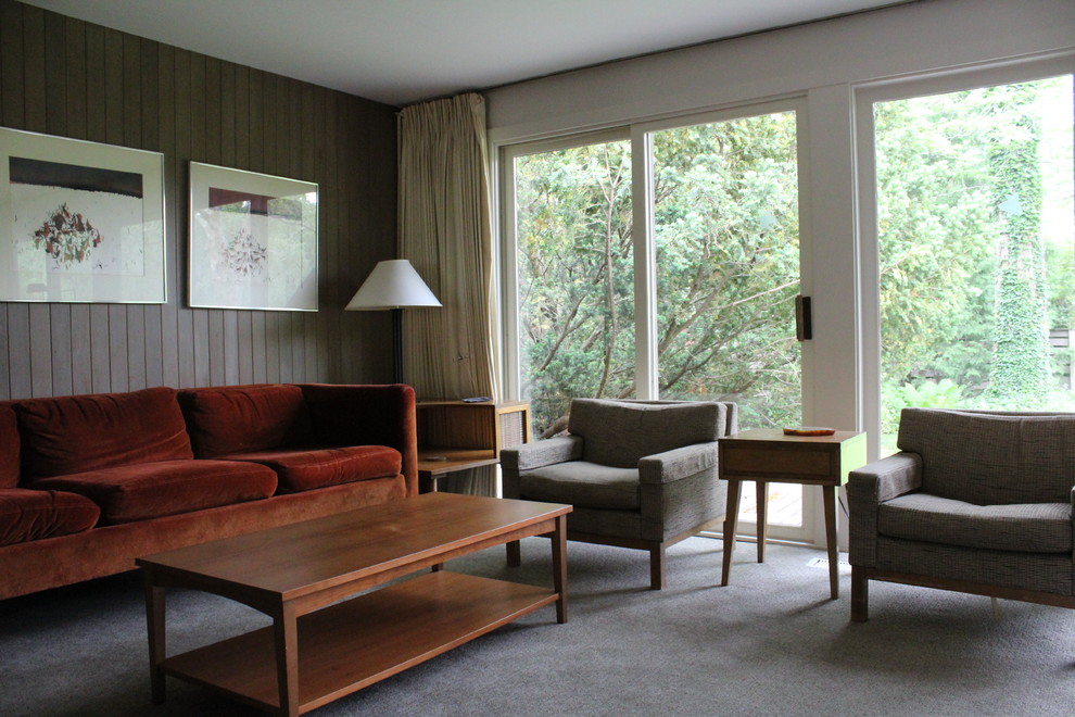 Ispirazione per un soggiorno minimalista di medie dimensioni e aperto con sala formale, pareti multicolore, moquette, nessuna TV e pavimento grigio