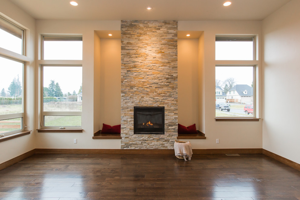 Diseño de salón contemporáneo, grande, con paredes beige, suelo de madera oscura, todas las chimeneas y marco de chimenea de piedra