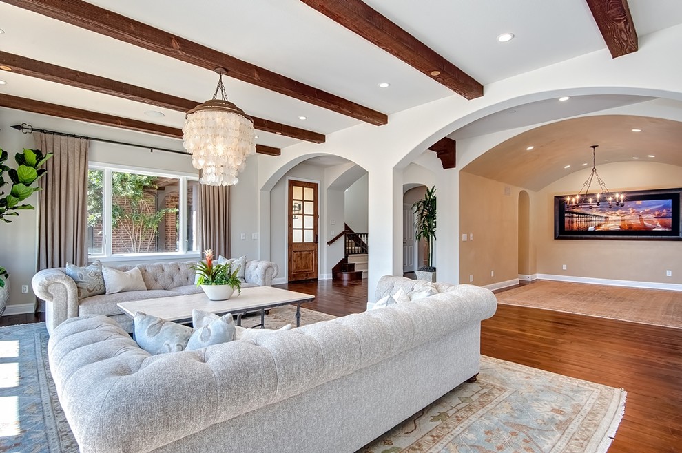 Photo of a mediterranean living room in Orange County.