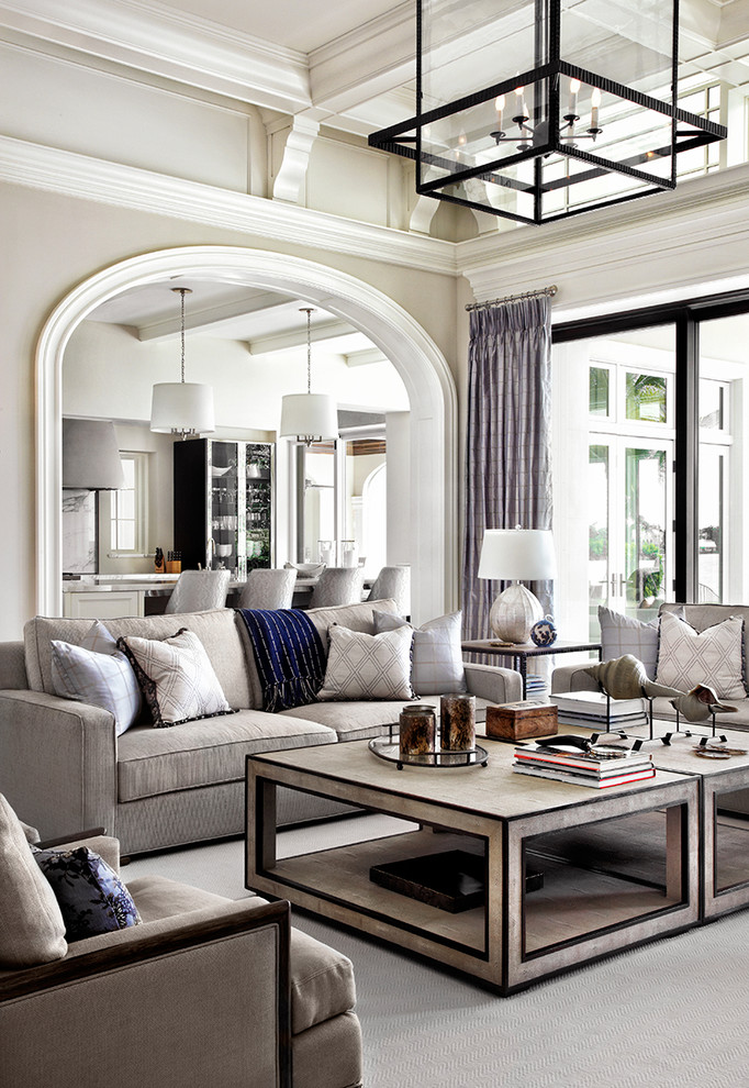 Klassisches Wohnzimmer mit grauer Wandfarbe und grauem Boden in Miami