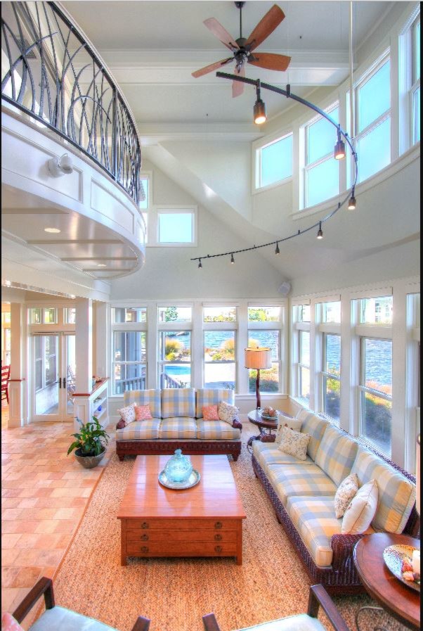 Esempio di un soggiorno stile marino di medie dimensioni con pavimento in terracotta e pavimento multicolore