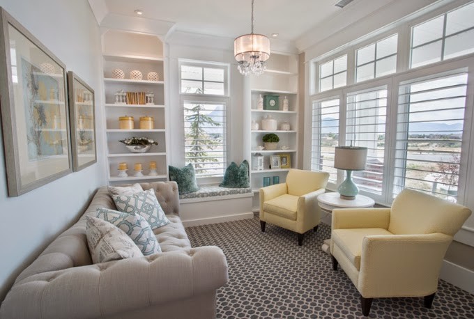 Mittelgroßes, Fernseherloses, Abgetrenntes Klassisches Wohnzimmer ohne Kamin mit weißer Wandfarbe und Teppichboden in Salt Lake City