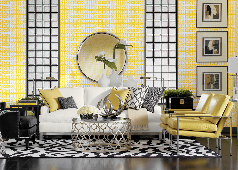 Immagine di un piccolo soggiorno design chiuso con sala formale, pareti gialle, parquet scuro, nessun camino, nessuna TV e pavimento marrone