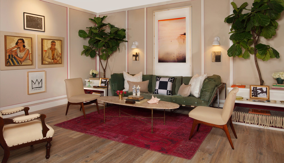 Immagine di un piccolo soggiorno moderno chiuso con parquet chiaro