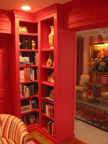 Idee per un ampio soggiorno chic chiuso con libreria e pareti rosse