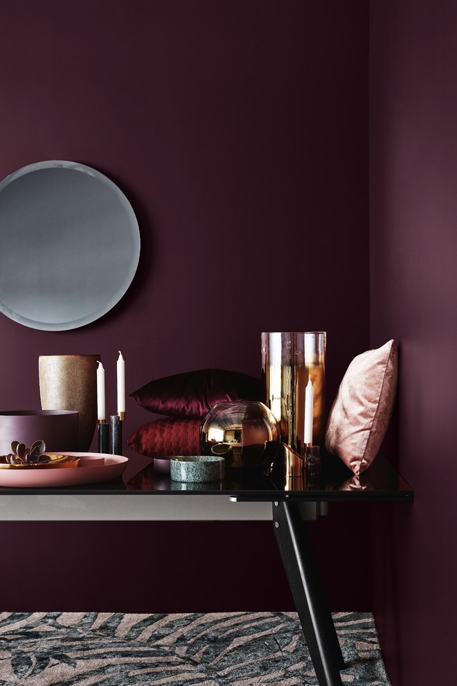Immagine di un piccolo soggiorno minimal chiuso con sala formale e pareti viola