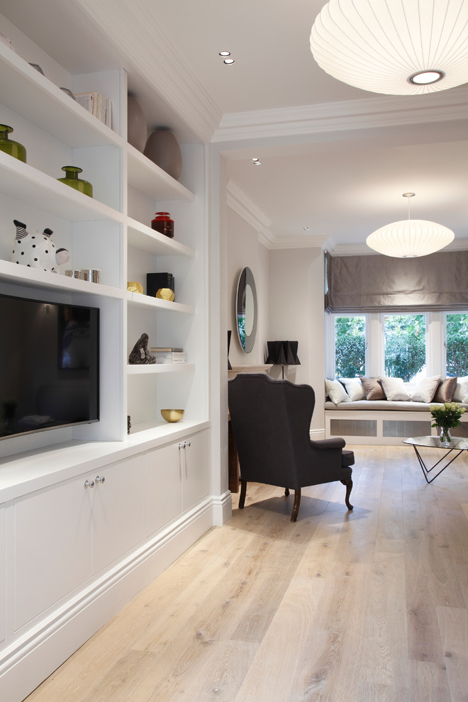 Idee per un soggiorno moderno di medie dimensioni e aperto con pareti bianche e parete attrezzata