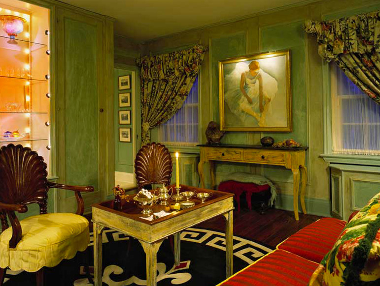 Esempio di un piccolo soggiorno eclettico chiuso con sala formale e pareti verdi