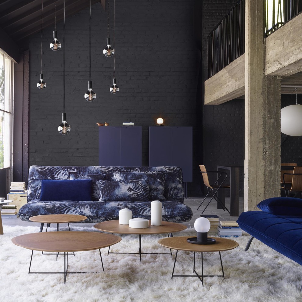 Großes, Repräsentatives, Fernseherloses Modernes Wohnzimmer ohne Kamin, im Loft-Stil mit schwarzer Wandfarbe, Schieferboden und grauem Boden in Los Angeles