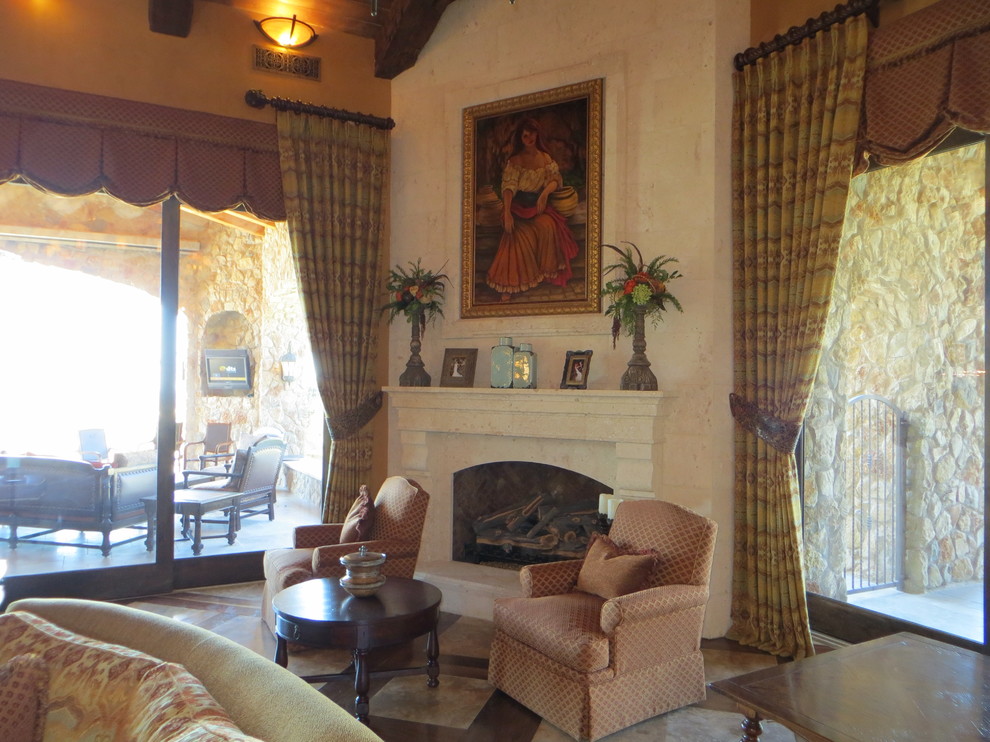 Exemple d'un salon méditerranéen de taille moyenne et ouvert avec une salle de réception, un mur beige, une cheminée d'angle, un manteau de cheminée en pierre, aucun téléviseur et un sol marron.