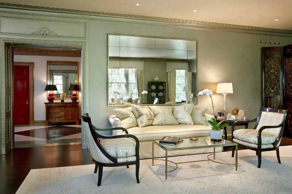 Foto di un grande soggiorno chic aperto con sala formale, pareti verdi, parquet scuro, pavimento marrone e con abbinamento di mobili antichi e moderni