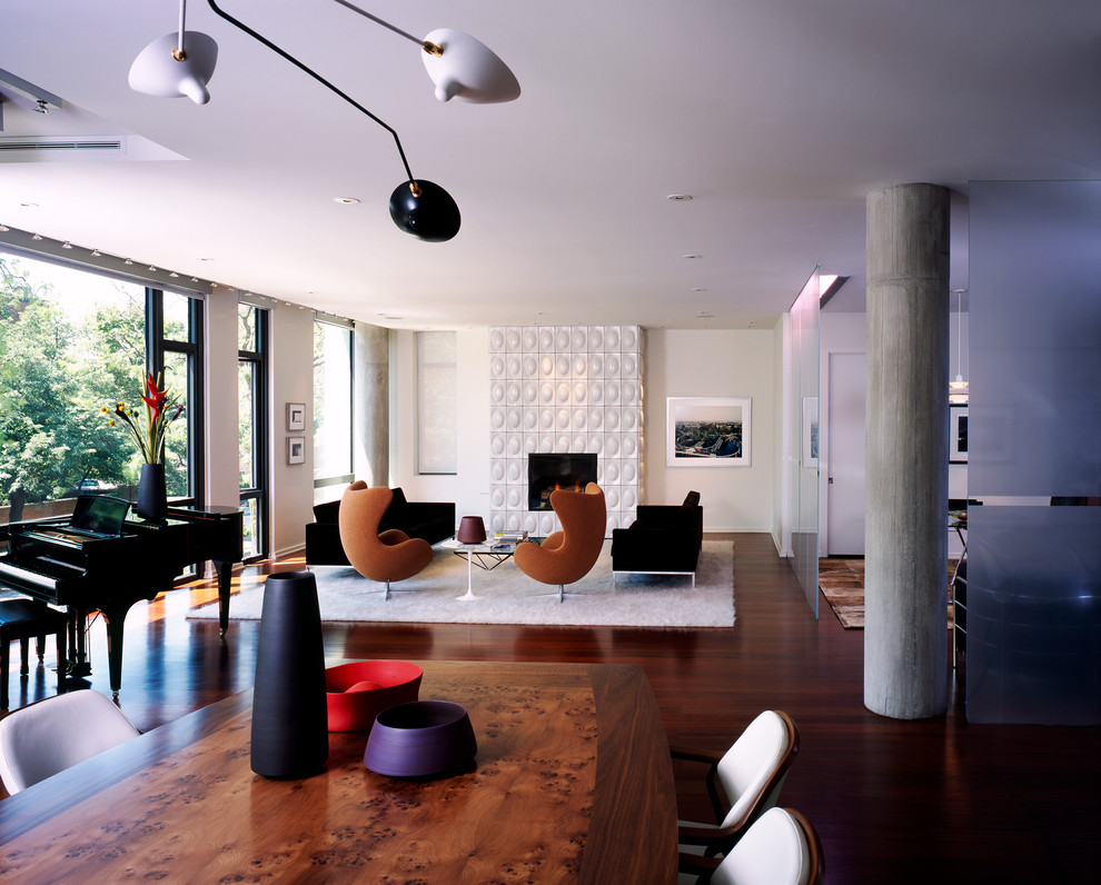 Идея дизайна: гостиная комната в стиле модернизм с музыкальной комнатой и стандартным камином