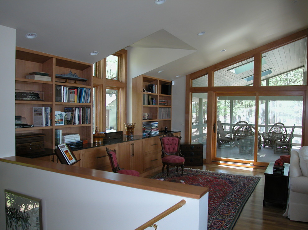 Photo of a contemporary living room in Huntington.