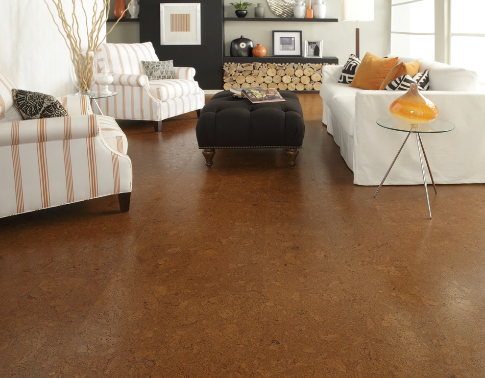 Idee per un grande soggiorno design aperto con sala formale, pavimento in sughero, pavimento marrone e pareti beige