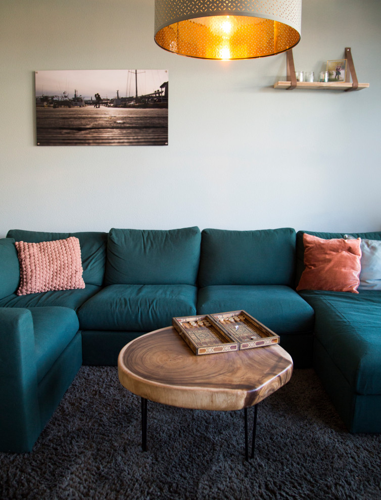 Imagen de salón para visitas abierto contemporáneo pequeño sin chimenea y televisor con paredes grises, moqueta y suelo gris