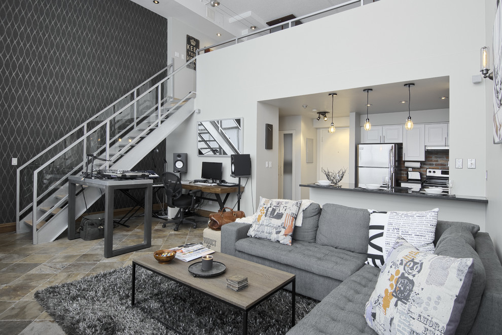 Offenes Eklektisches Wohnzimmer mit weißer Wandfarbe in Toronto