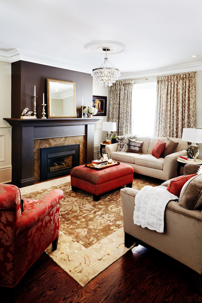 На фото: гостиная комната в современном стиле с стандартным камином и красивыми шторами