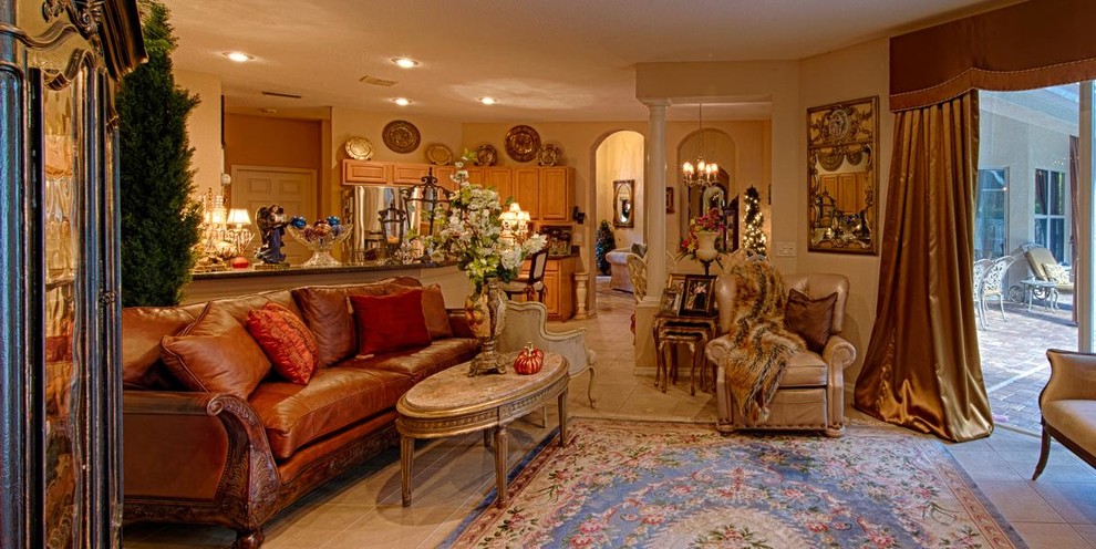 Ejemplo de salón para visitas abierto clásico de tamaño medio sin televisor con paredes beige y suelo de baldosas de cerámica