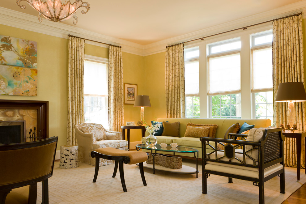 Idéer för ett klassiskt vardagsrum, med gula väggar