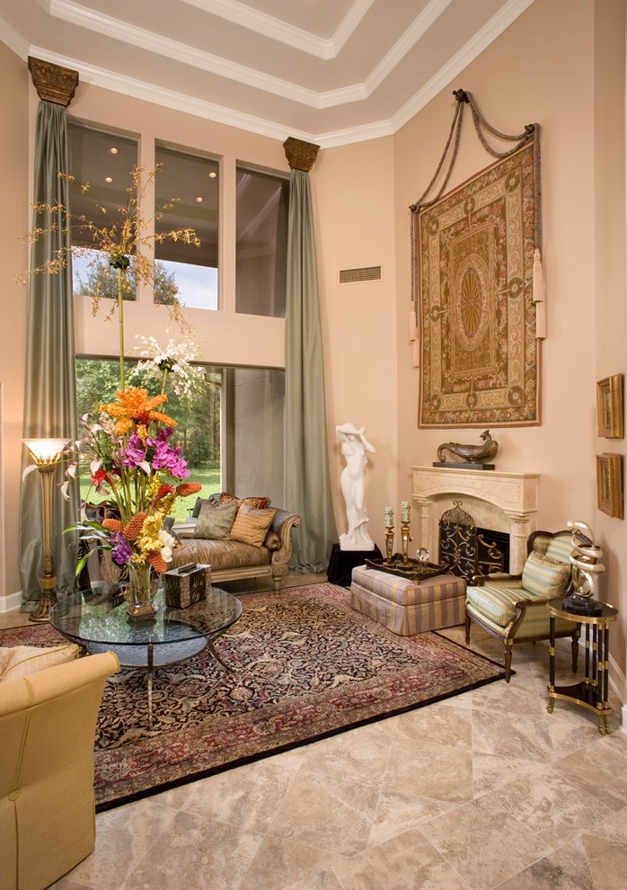 Идея дизайна: парадная гостиная комната в классическом стиле с полом из травертина, стандартным камином и фасадом камина из камня