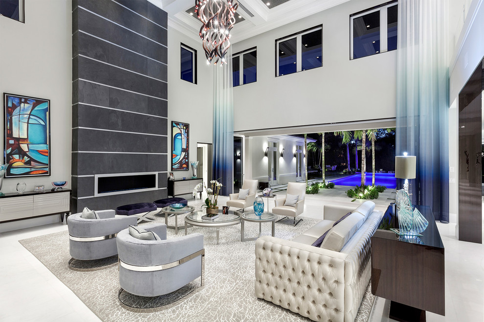 На фото: большая парадная, открытая гостиная комната в современном стиле с белыми стенами, полом из керамогранита, горизонтальным камином, фасадом камина из бетона и бежевым полом без телевизора