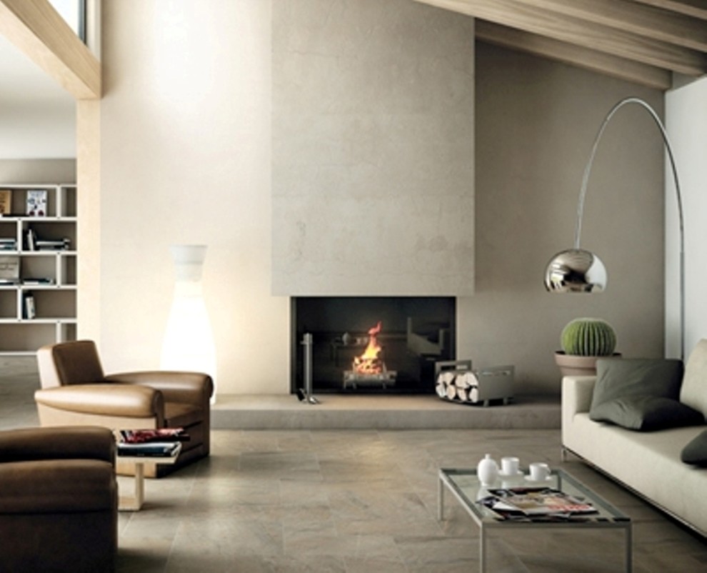 Idée de décoration pour un salon design ouvert avec un mur beige, un sol en carrelage de porcelaine, une cheminée standard et un manteau de cheminée en carrelage.