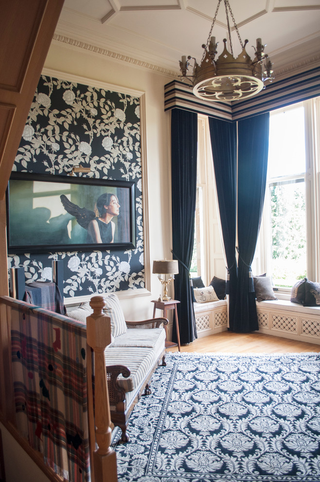 Elegant living room photo in Glasgow