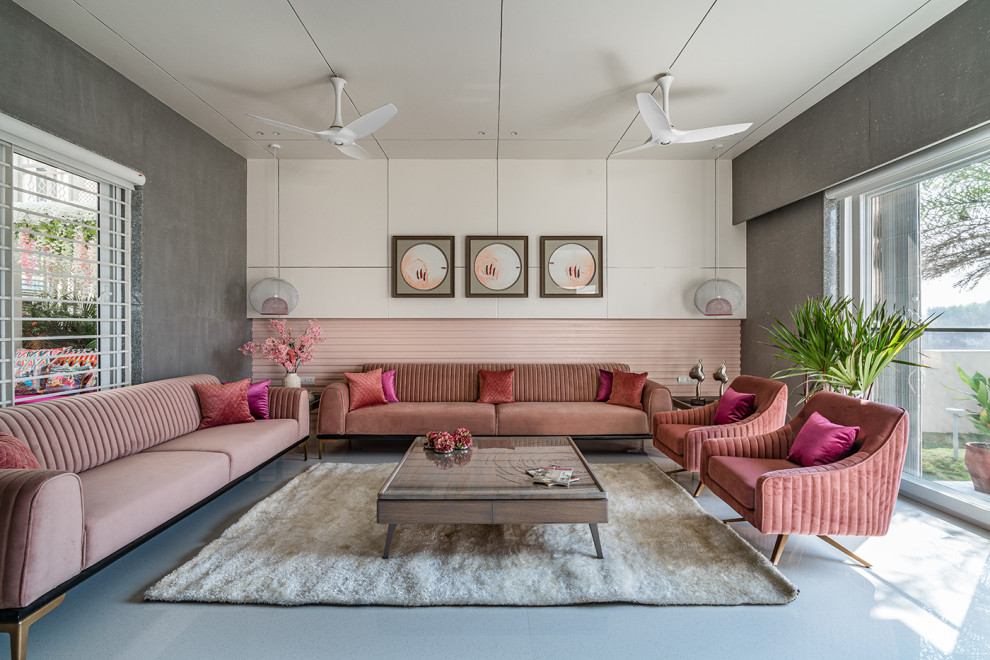 Immagine di un soggiorno contemporaneo con pareti bianche e pavimento grigio