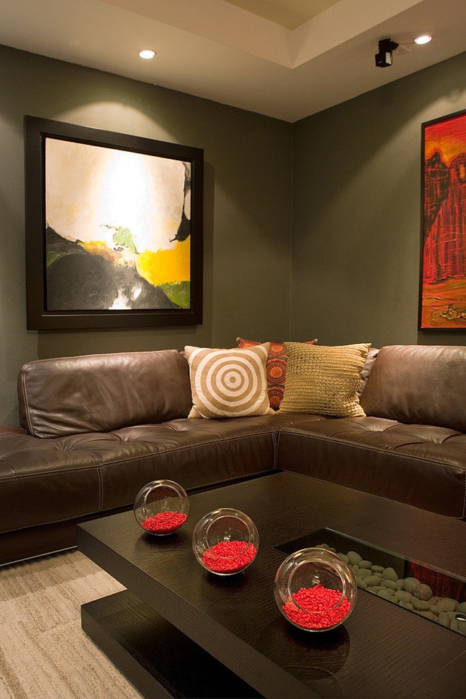 Esempio di un soggiorno design di medie dimensioni e aperto con TV a parete, pareti grigie e pavimento con piastrelle in ceramica