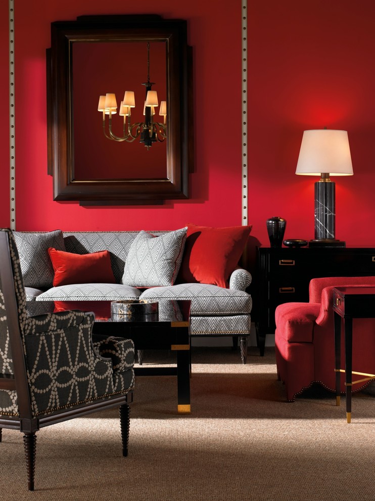 Idée de décoration pour un salon bohème ouvert avec un mur rouge et moquette.