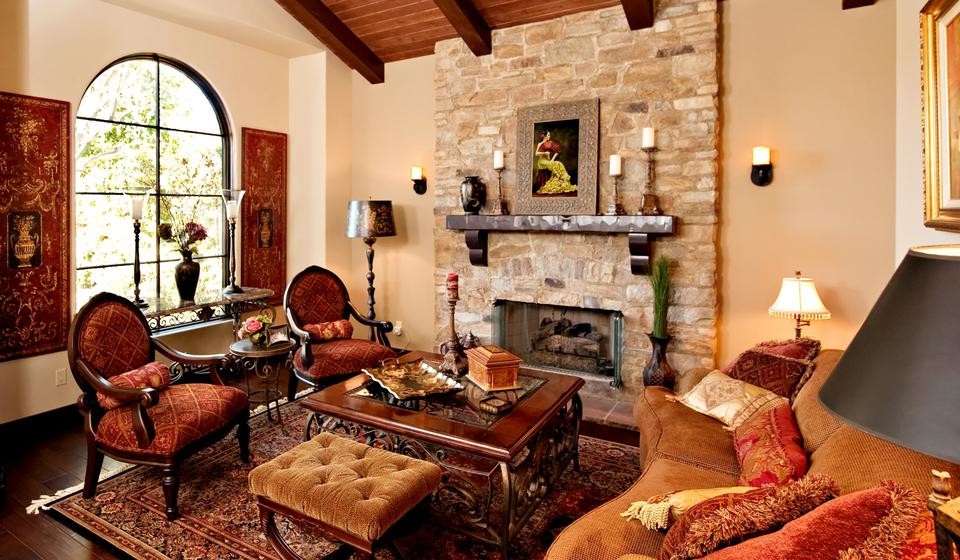 Foto de salón para visitas cerrado clásico de tamaño medio con todas las chimeneas y marco de chimenea de piedra