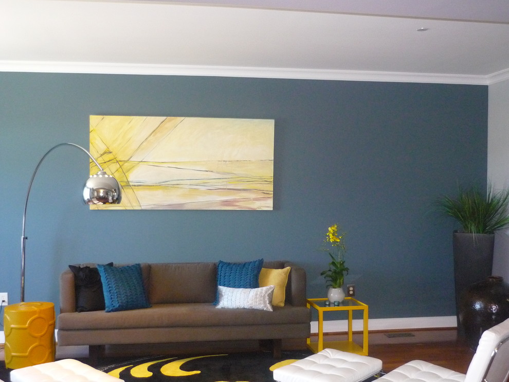 Example of a trendy living room design in Philadelphia