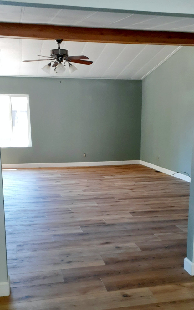 Idéer för att renovera ett mellanstort separat vardagsrum, med gröna väggar, vinylgolv och beiget golv