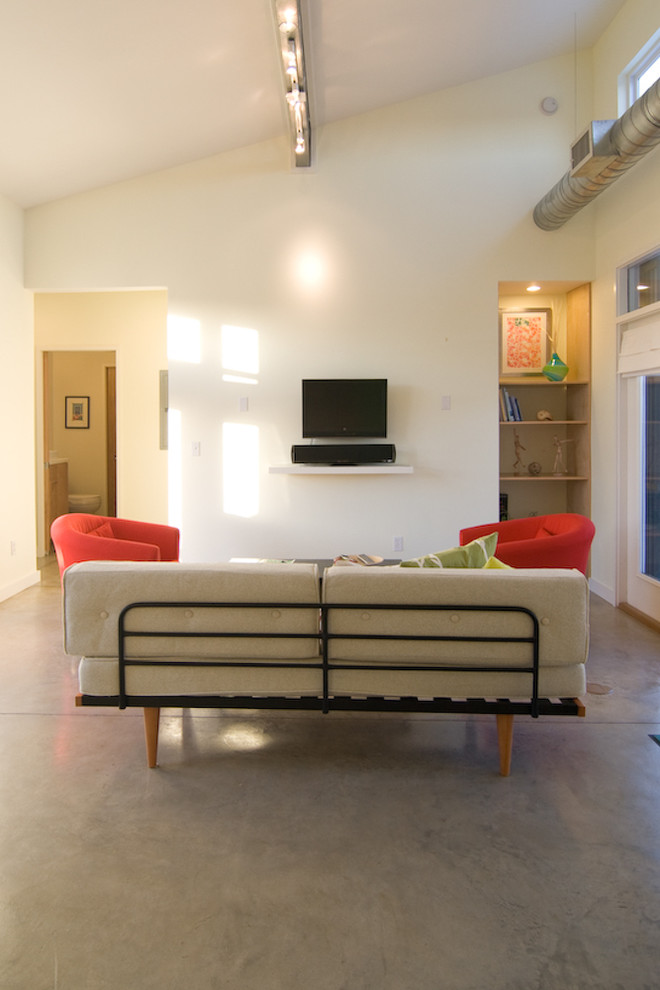 Example of a minimalist living room design in Birmingham