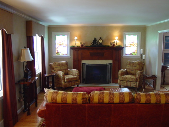 Inspiration for a timeless living room remodel in Philadelphia