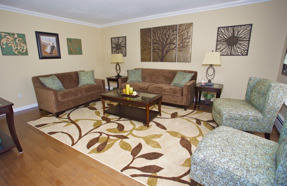 Esempio di un piccolo soggiorno design con pareti beige