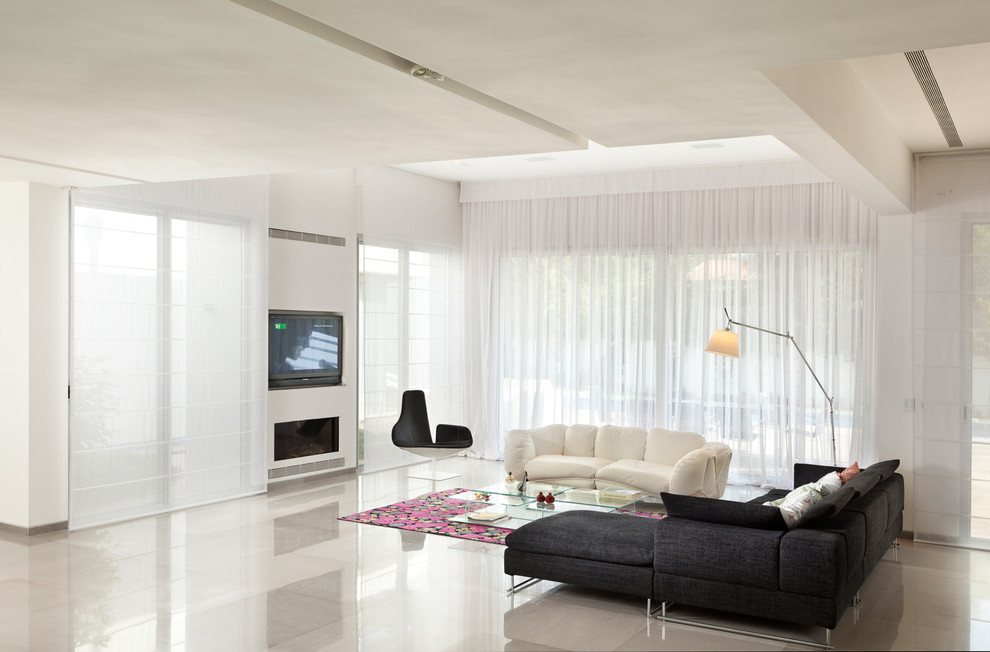 Example of a minimalist living room design in Other