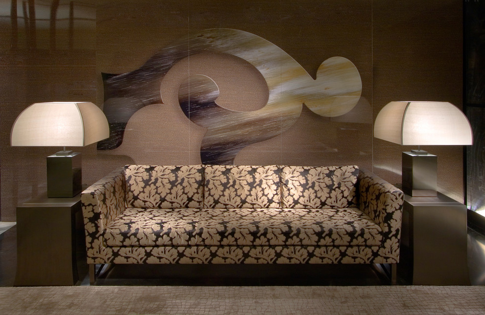 Пример оригинального дизайна: гостиная комната в современном стиле с коричневыми стенами