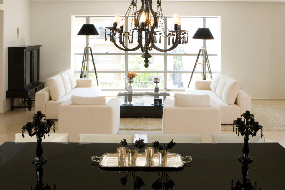 Cette image montre un salon design avec un mur blanc et un sol beige.
