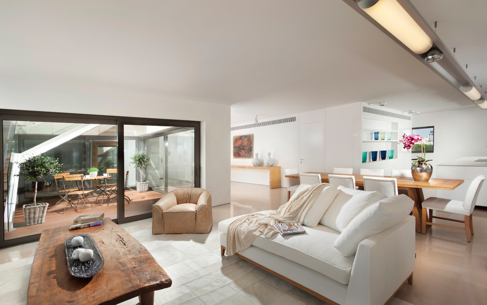 Свежая идея для дизайна: открытая гостиная комната в современном стиле с белыми стенами - отличное фото интерьера