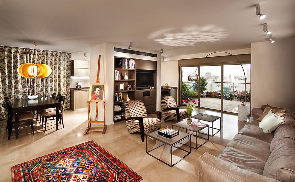 Idee per un grande soggiorno design aperto con parete attrezzata e pavimento in marmo