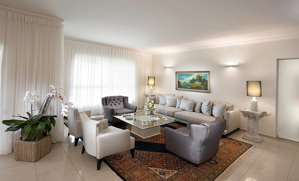 Immagine di un soggiorno minimal con sala formale e pareti bianche