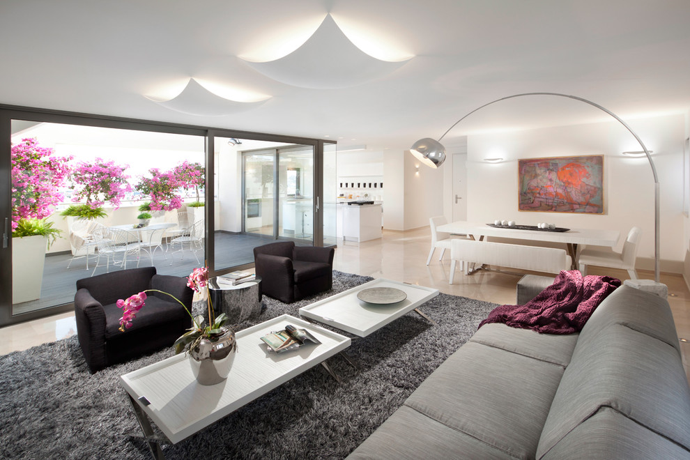 Immagine di un soggiorno design aperto con pareti bianche