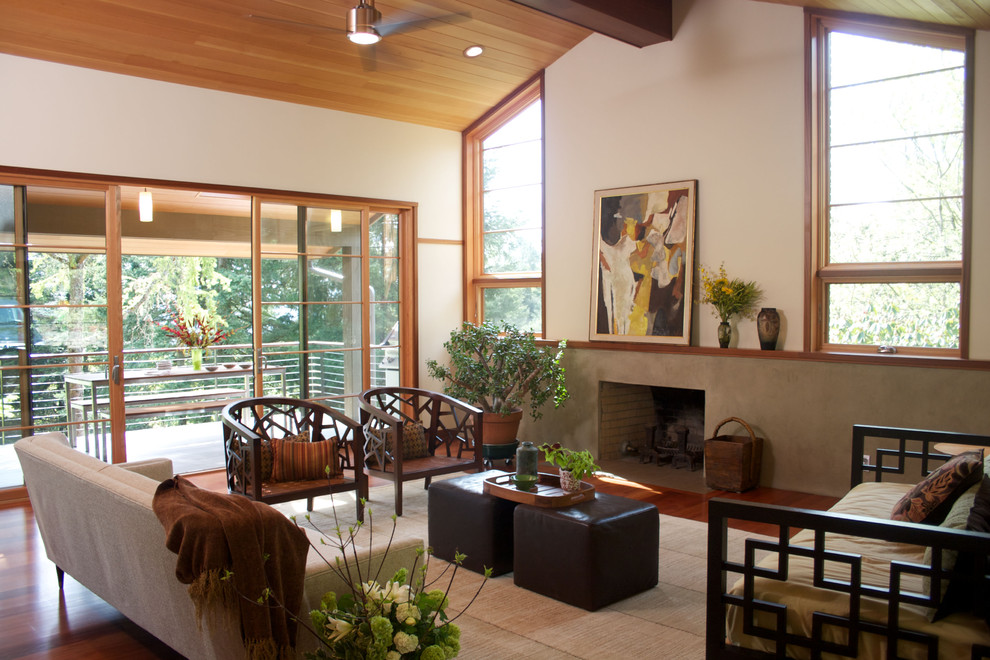 Пример оригинального дизайна: гостиная комната в стиле модернизм с стандартным камином