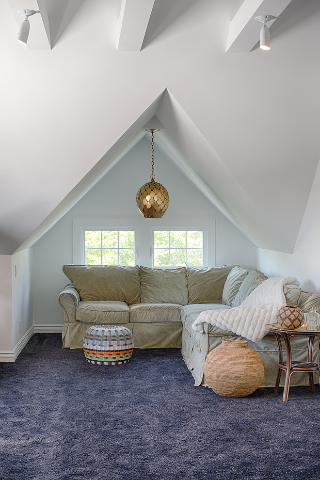 Immagine di un grande soggiorno design stile loft con pareti bianche e moquette