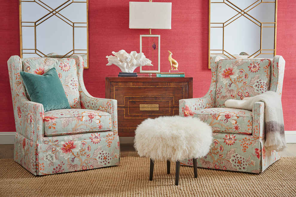 Modelo de salón abierto clásico renovado pequeño sin chimenea y televisor con paredes rosas, moqueta y suelo beige